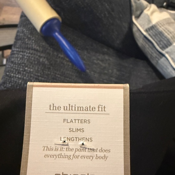 Chico's Black Bermuda Ultimate Fit Shorts, Women’s size 12 - Picture 4 of 7